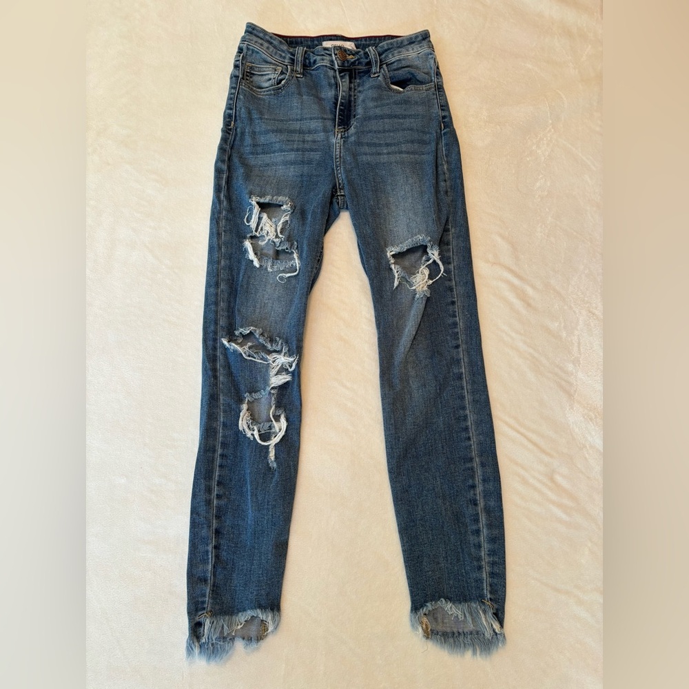 Cello Jeans Size 3/25-26 Distressed Knee Raw Hem Skinny Jeans
